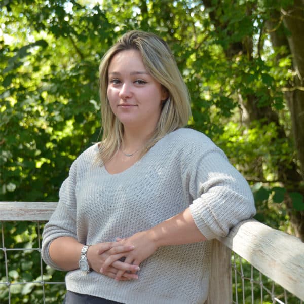 chloe-600x600