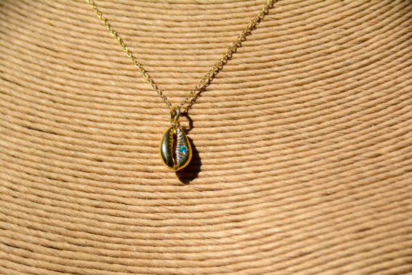 Calcédoine Aqua - Collier Coquillage