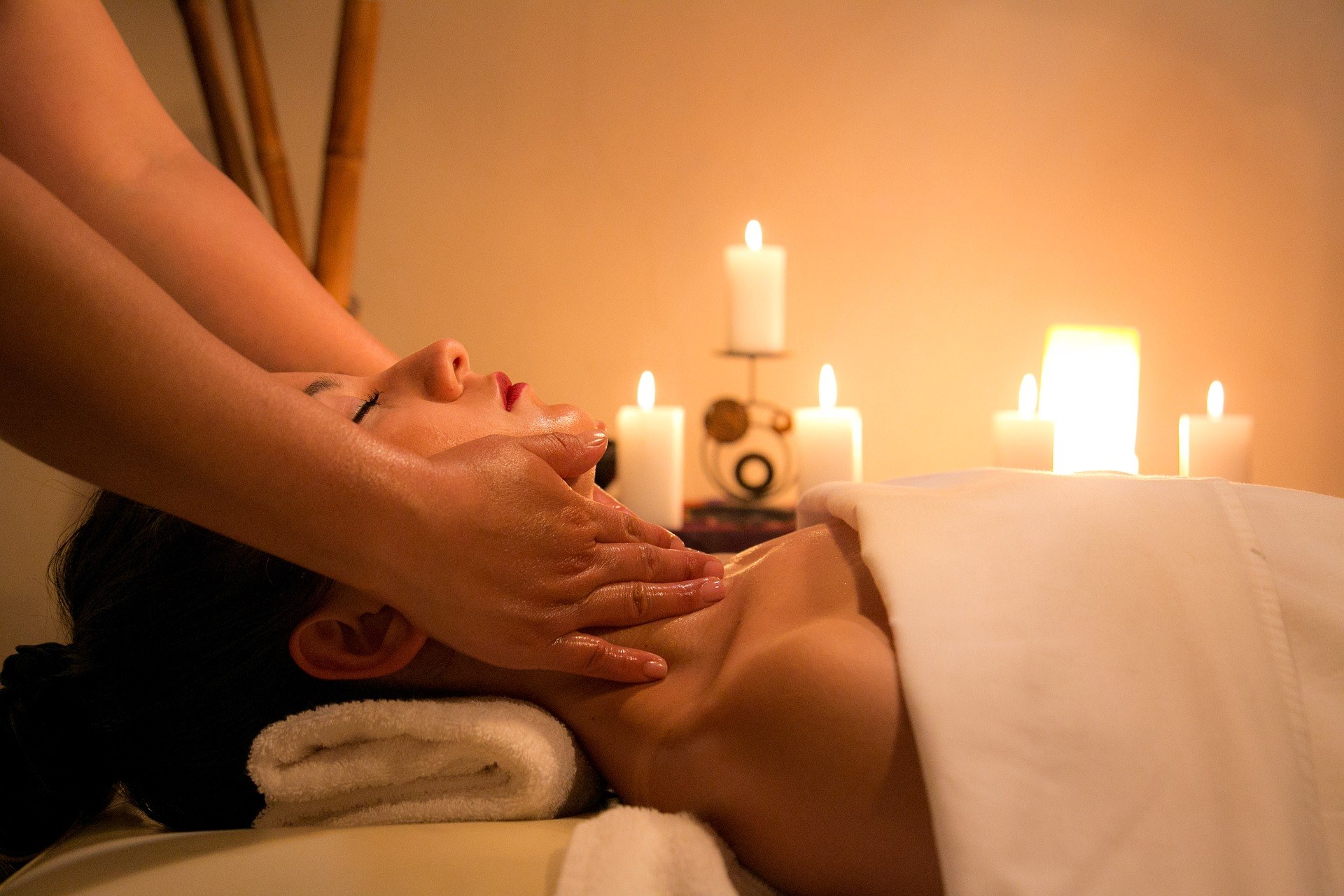 Un massage Pierre de Zaïne pour la chaleur et la détente,ou bien un massage Instant Présent pour un ...