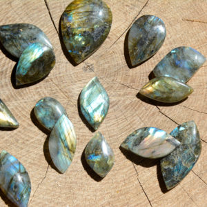 Labradorite - Pierre Plate Goutte