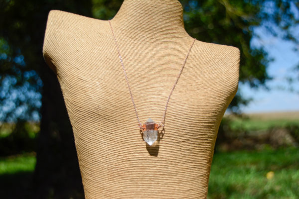 Cristal de Roche & Cuivre - Collier Pointe de Cristal – Image 2