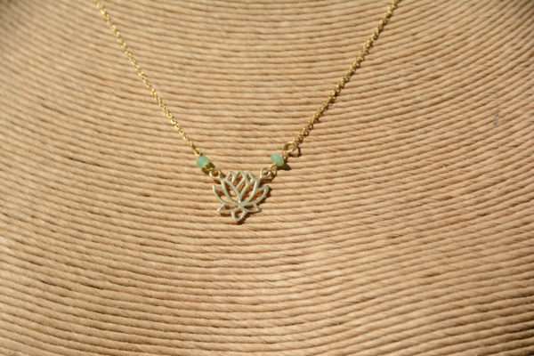 Collier Lotus