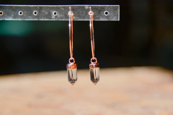Cristal de Roche & Cuivre - Créoles Pointes Facetées – Image 2