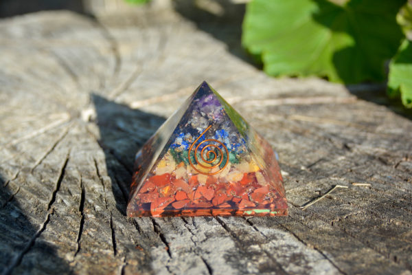 Orgonite 7 Chakras pyramide – Image 2