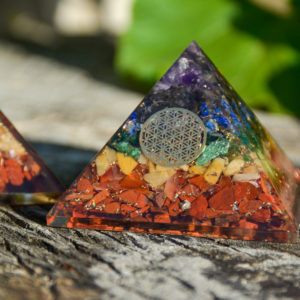 Orgonite 7 Chakras pyramide