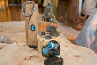 Peut être une image de bijoux