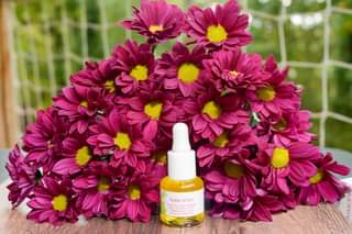 Peut être une image de cosmétiques et fleur